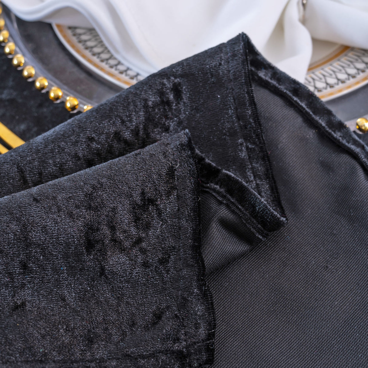 Round Ice Crushed Velvet Tablecloth 132 Black