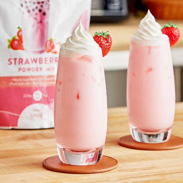 Bossen 2.2 lb. Strawberry Powder Mix - 20/Case