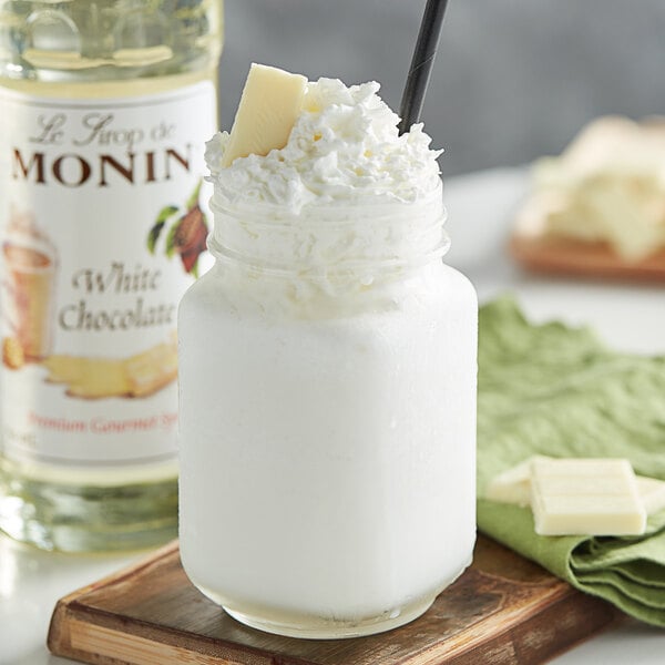Monin Premium White Chocolate Flavoring Syrup 750 mL - 12/Case