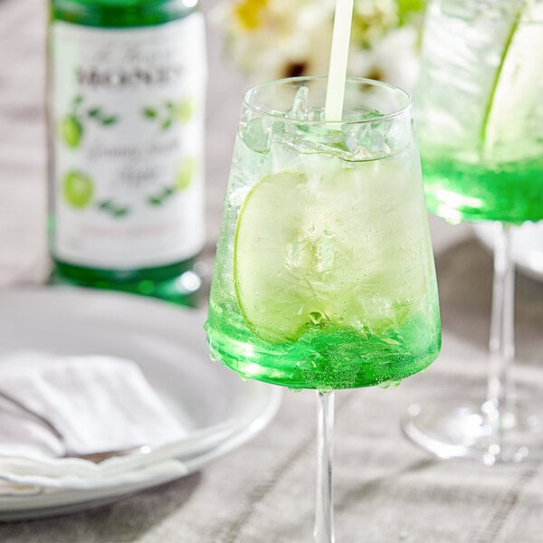 Monin Premium Granny Smith Apple Flavoring / Fruit Syrup 1 Liter - 4/Case
