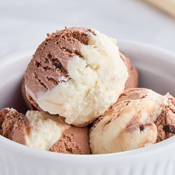 Tillamook Udderly Chocolate Premium Ice Cream with 13.5% Butterfat 3 Gallon