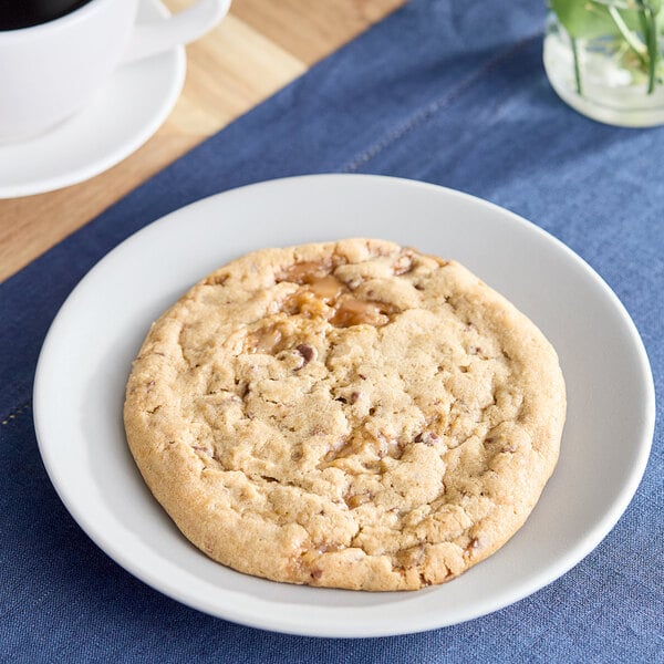 David's Cookies Decadent Salted Caramel Cookie Dough with HEATH Toffee Pieces 4.5 oz. - 80/Case