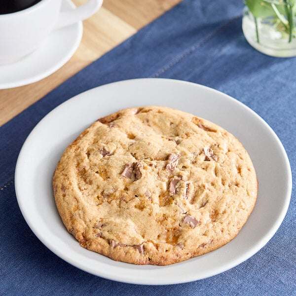 David's Cookies Decadent Peanut Butter Chocolate Chunk Cookie Dough with Butterfinger® Candy Pieces 4.5 oz. - 80/Case