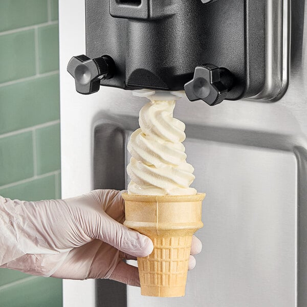 Turkey Hill Frozen 10% Premium Vanilla Soft Serve Ice Cream Mix 1 Gallon - 4/Case