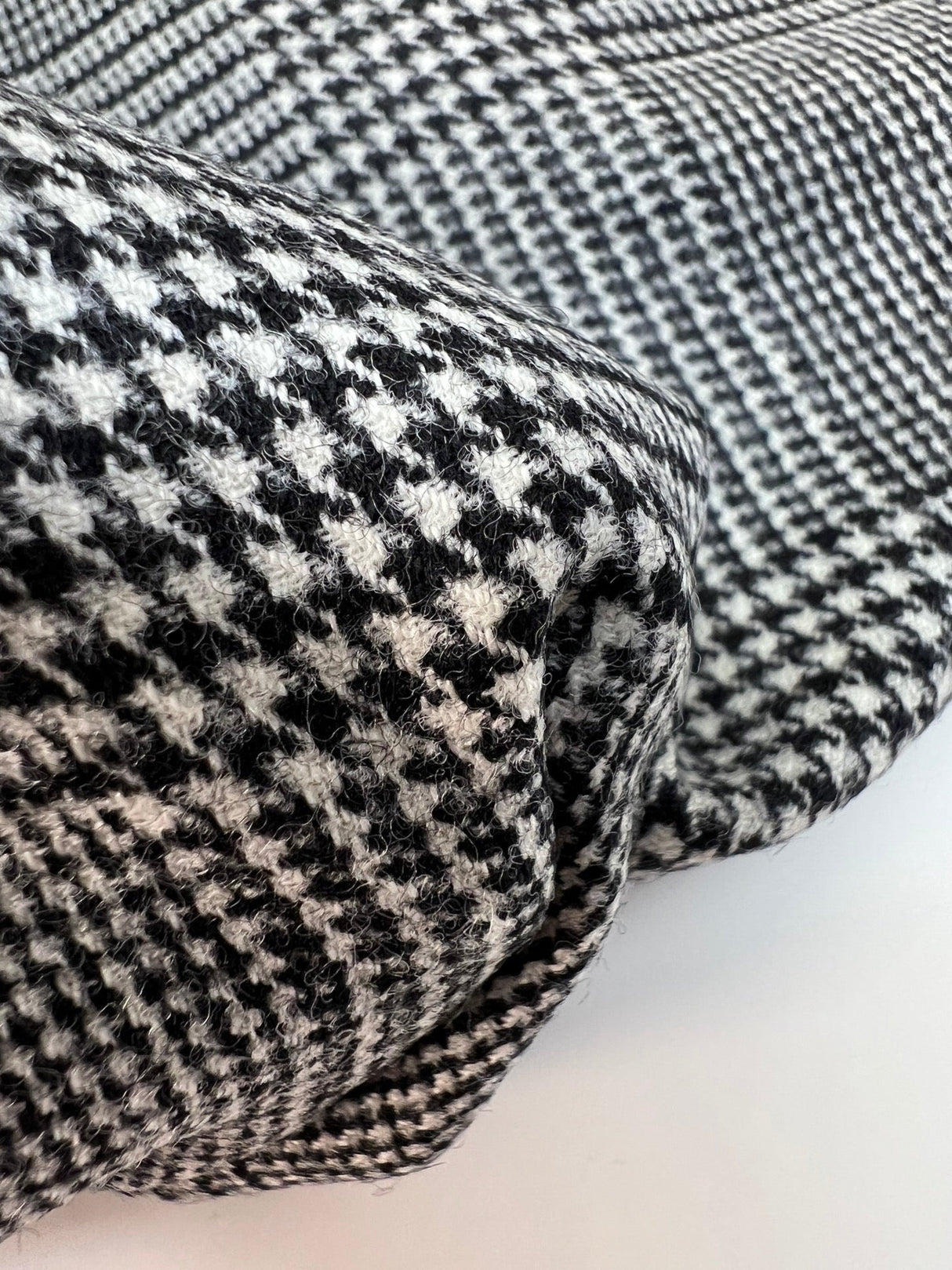 Wool Tweed Houndstooth Gray Checked