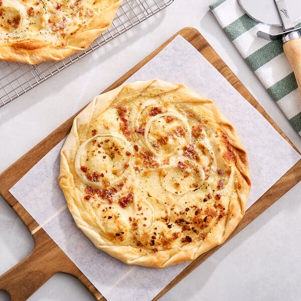 White Toque Medium Tarte Flambee Crust 9 1/2" - 30/Case