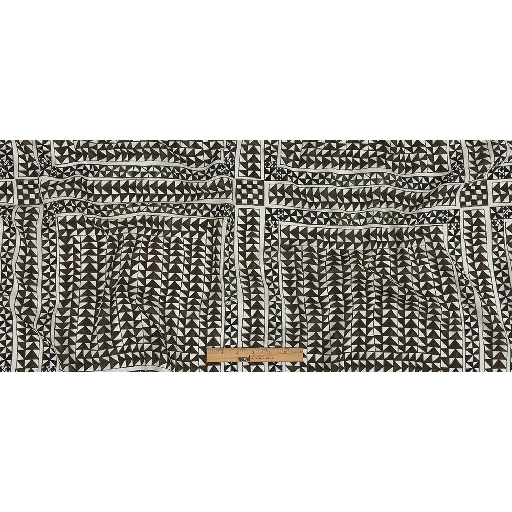 Lightweight Viscose-Linen Woven Print - Black and White Triangle Paths - Mood Exclusive Large Inverted Opposites