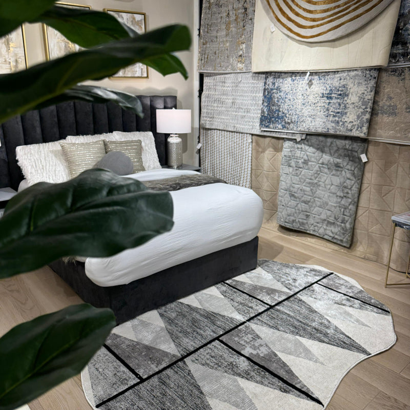 Z327A Polyester Area Rug - Silver-Toned With Charcoal Patterns And Bold Irregular Black Geometric Detailing, Black (5' 3" X 7' 6", 7' 9" X 10' 5")