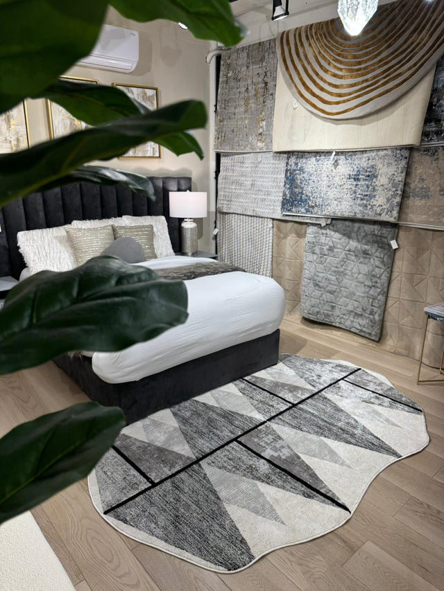 Z327A Polyester Area Rug - Silver-Toned With Charcoal Patterns And Bold Irregular Black Geometric Detailing, Black (5' 3" X 7' 6", 7' 9" X 10' 5")