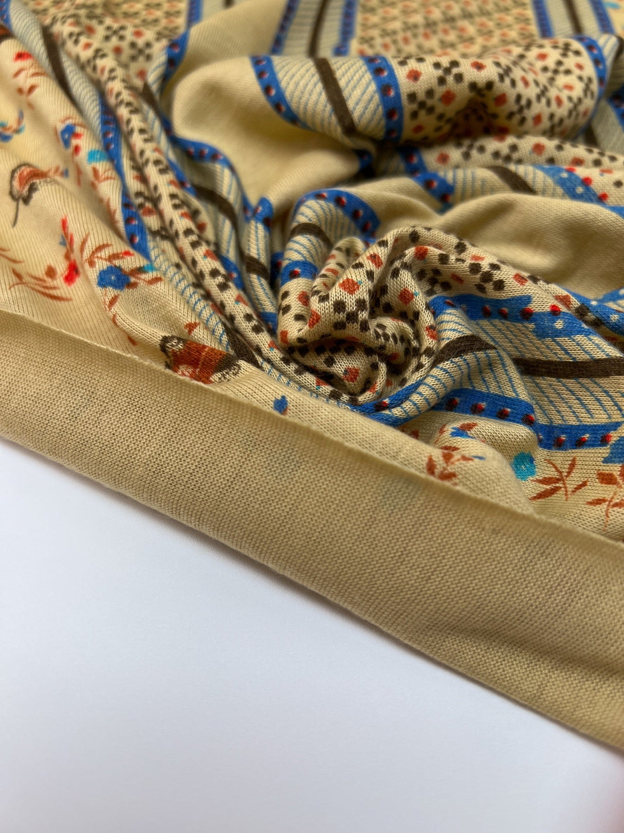 Acrylic Knitted Fabric Beige Blue Printed Lightweight Stretch