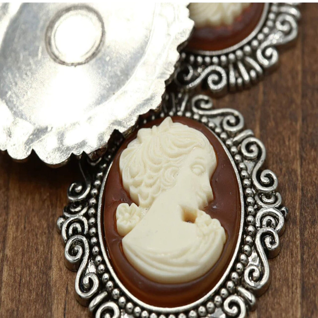 1 Pc Flat Lightweight Silver Ivory Silhouette Cameo Antique Brass Frame
