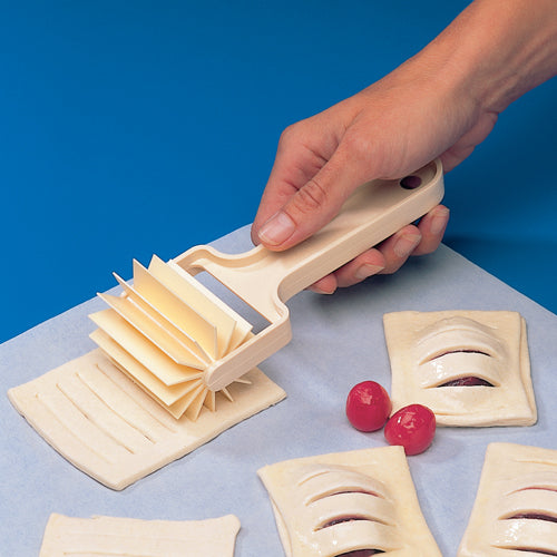 Bear Claw Cutter - Cuts 2-3/8" Lines