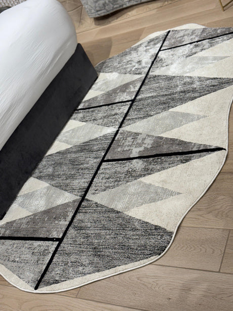 Z327A Polyester Area Rug - Silver-Toned With Charcoal Patterns And Bold Irregular Black Geometric Detailing, Black (5' 3" X 7' 6", 7' 9" X 10' 5")