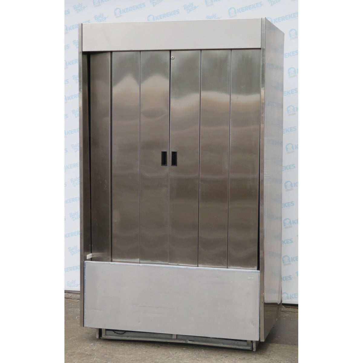 Barker CF-S-SC Refrigerator Open Case, With Sliding Night Doors, Used Great Condition