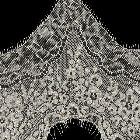 White Alyssum Floral Zig Zag Chantilly Lace Trim with Eyelash Fringe - 8.5" x 3yd