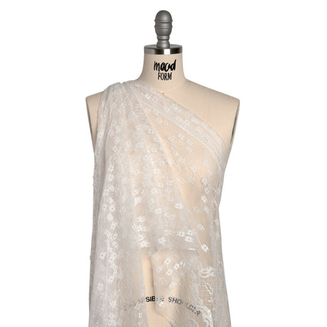 Chantilly Lace - White Ditsy Floral and Elegant Border