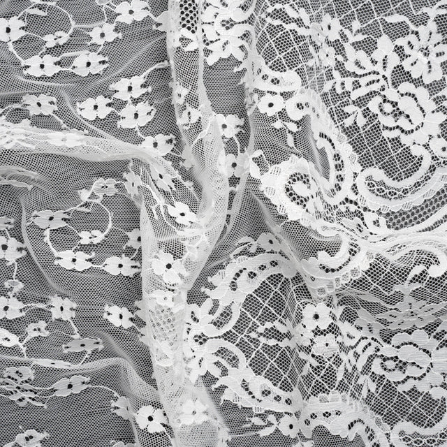 Chantilly Lace - White Ditsy Floral and Elegant Border