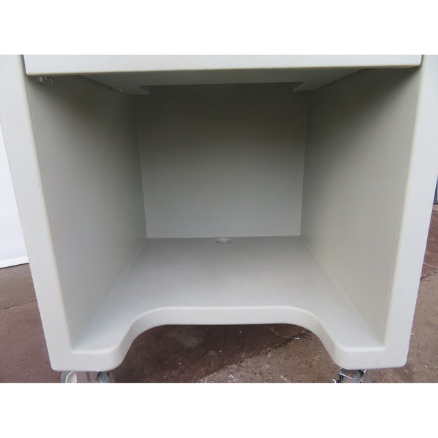 Cambro ES28RL Register Station, Used Excellent Condition