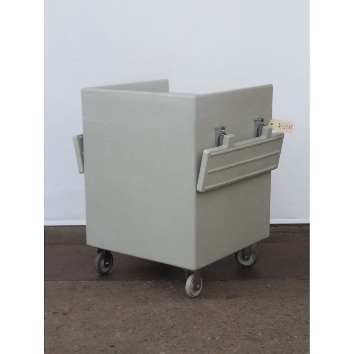 Cambro ES28RL Register Station, Used Excellent Condition