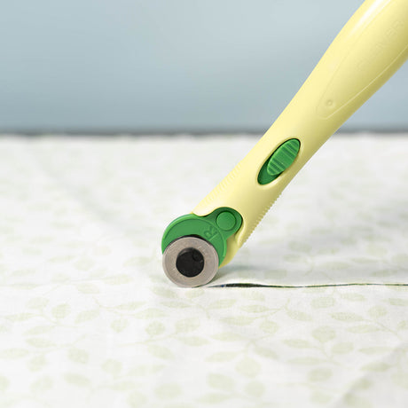 Clover Rotary Cutter - 18mm