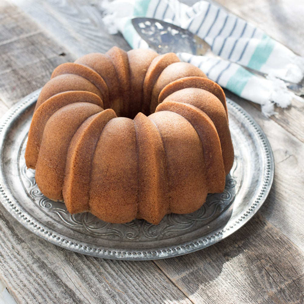 Nordicware Classic Bundt Cake Pan 12-Cup / 2.8 Liter