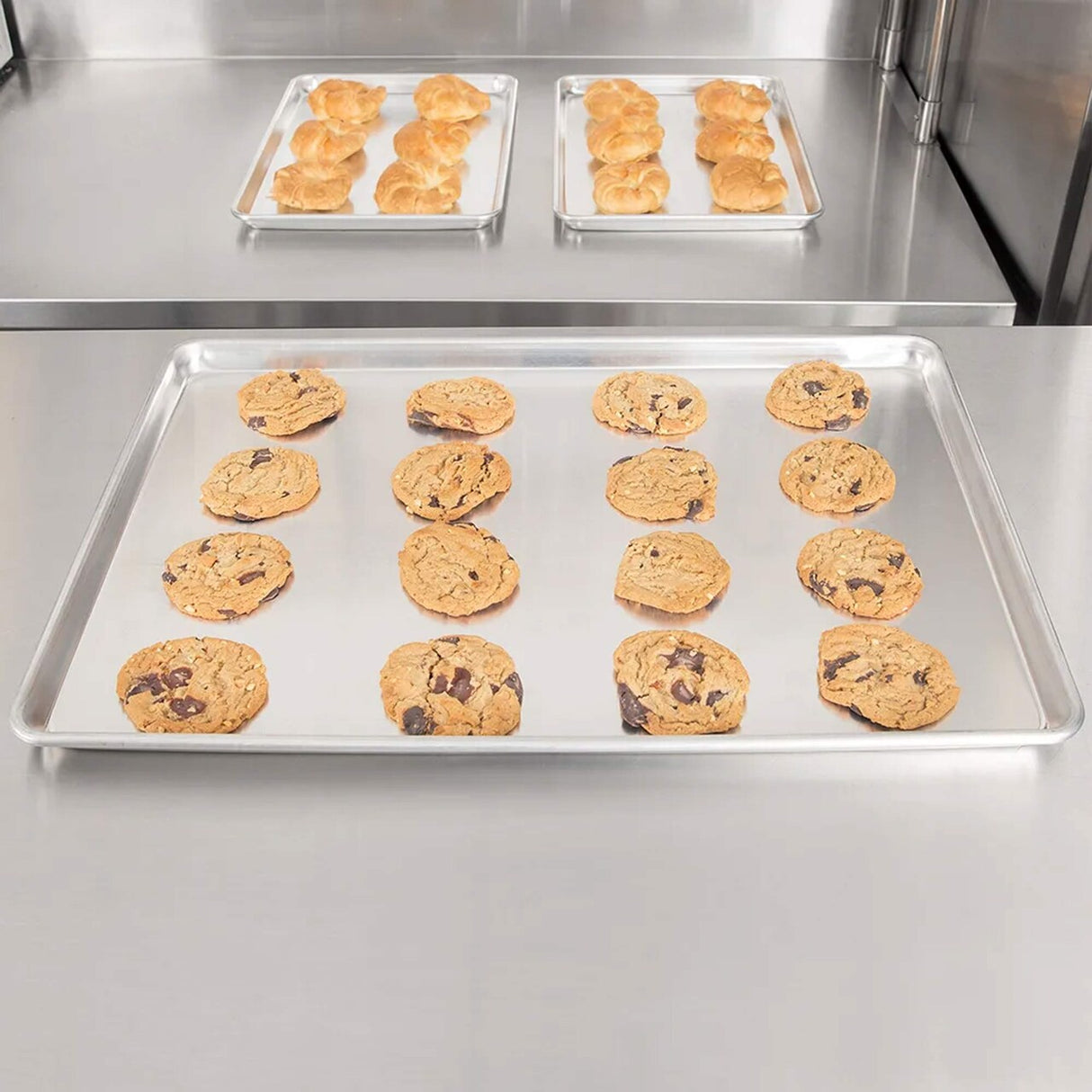 26" x 18" x 1" Full-Size Bun Pan 16 Gauge Aluminum Alloy Non Perforated Stackable