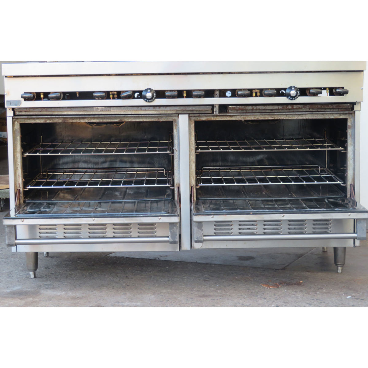 Garland 10 Burner Natural Gas Range Model SX-10-2626, Used Very Good Condition
