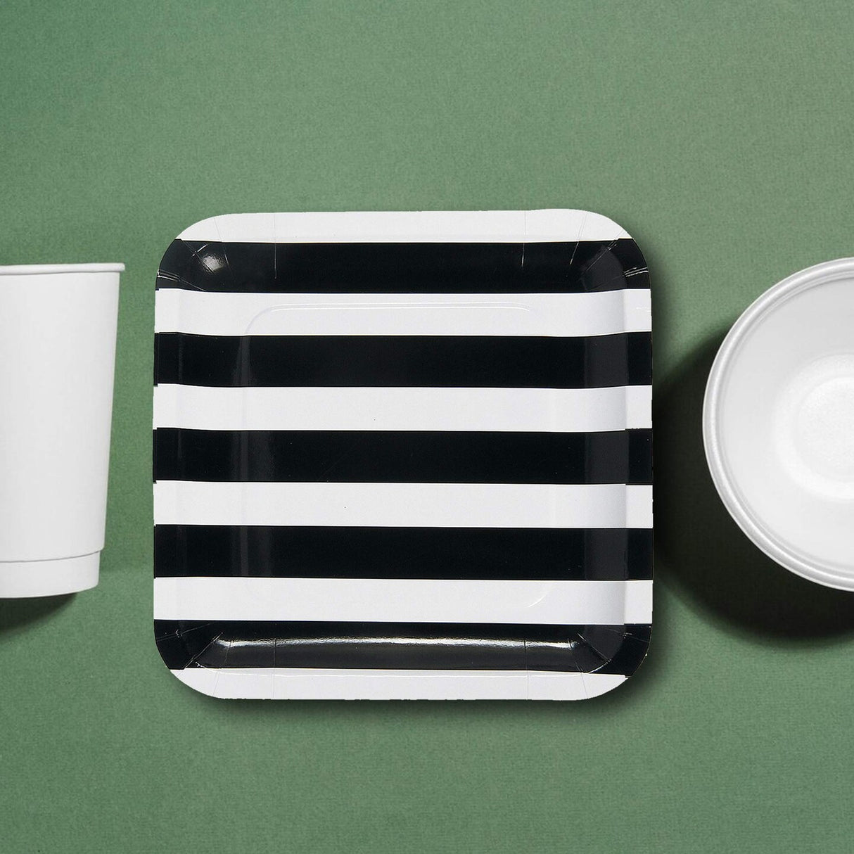 25 Count Black and White Striped Square Paper Dinner Plates Disposable 9 1/4"
