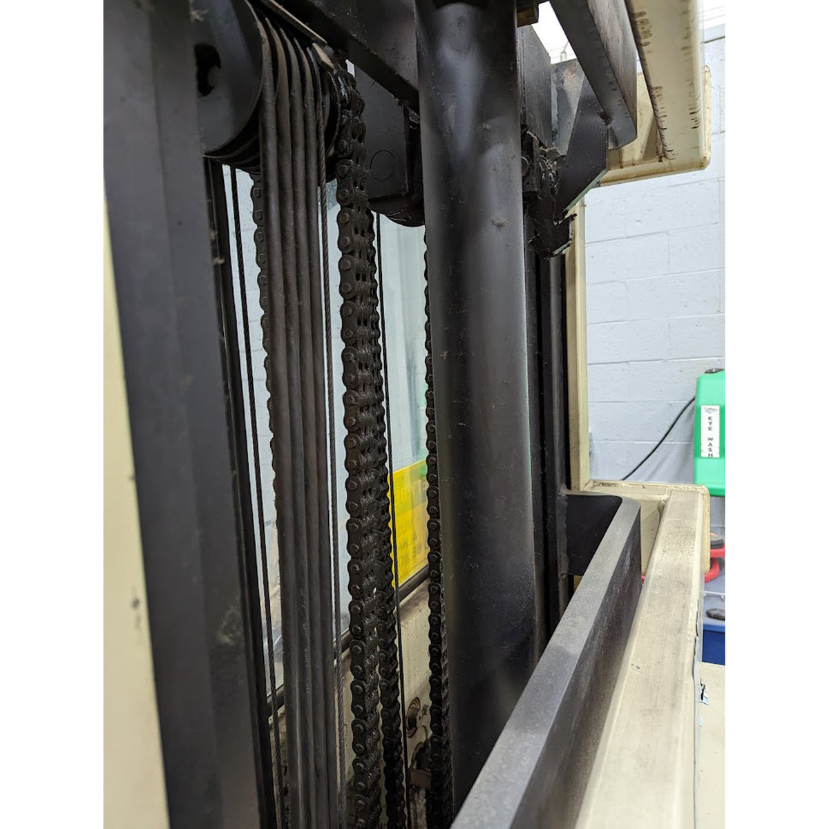 Crown 30SP42TT Electric Order Picker, With Charger, Used Excellent Condition