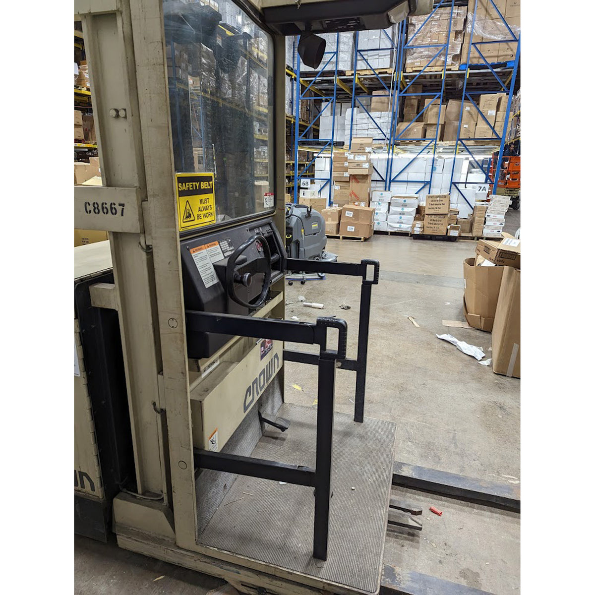 Crown 30SP42TT Electric Order Picker, With Charger, Used Excellent Condition