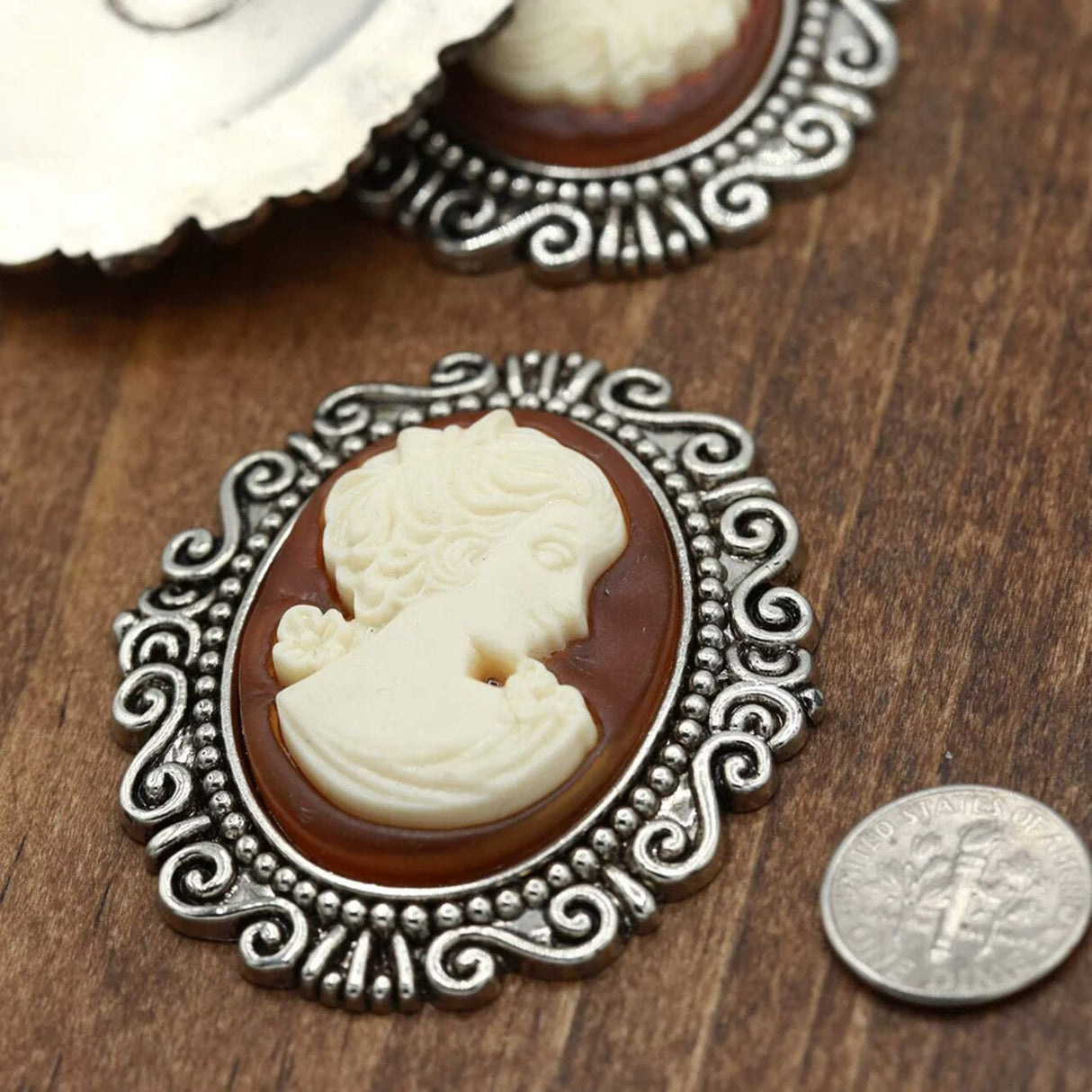 1 Pc Flat Lightweight Silver Ivory Silhouette Cameo Antique Brass Frame