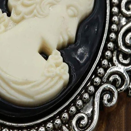 1 Cameo Button Black Background with Ivory Silhouette & Removable Shank Loop