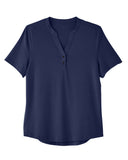 Polo North End® JAQ para mujer con cierre de botones y stretch de rendimiento