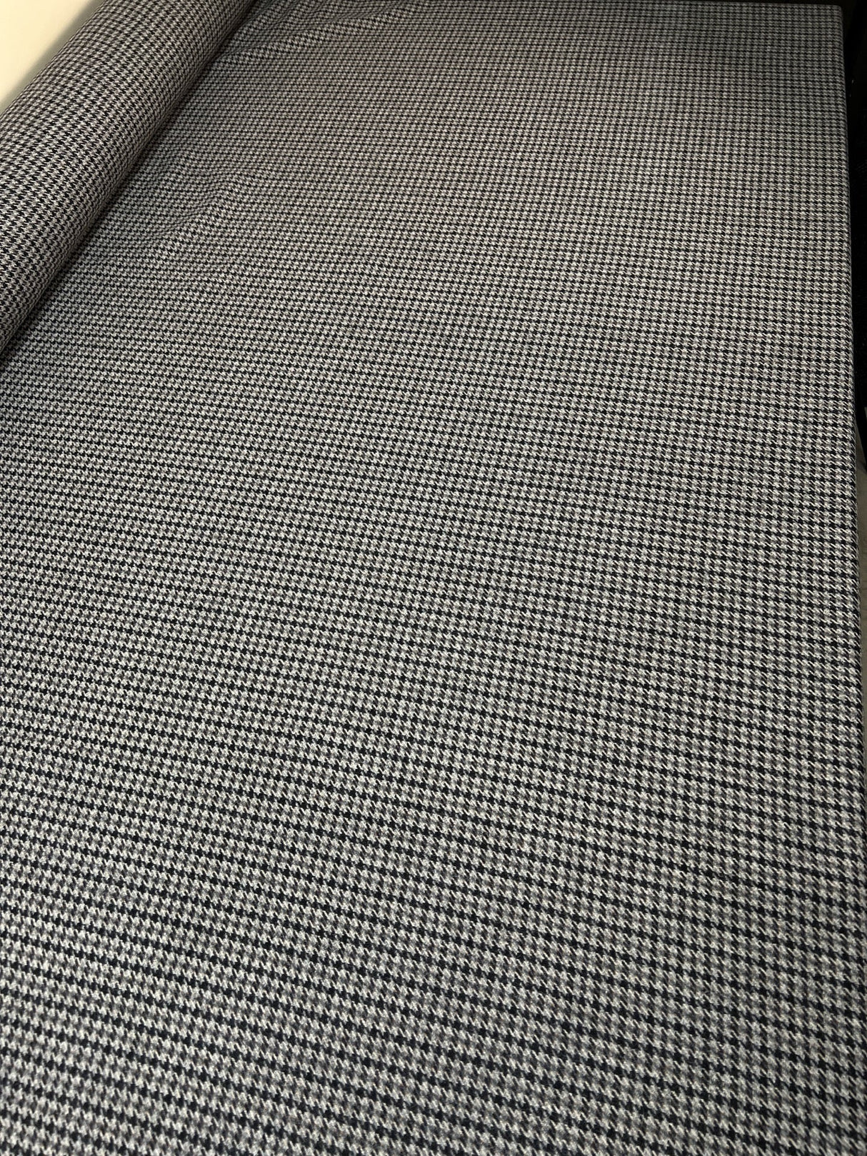 Virgin Wool Houndstooth Tweed Gray-Beige
