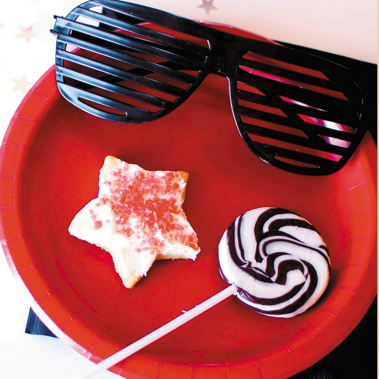 24 Count Vibrant Red Color Paper Dessert Plates for Birthday Wedding Party 7"