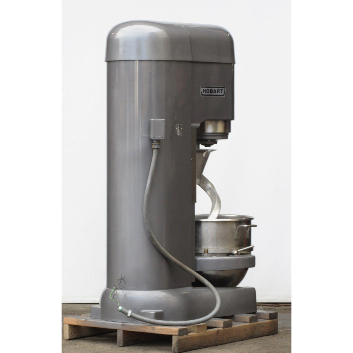 Hobart M802 80 Qt Mixer, Bowl And 2 Attachments Included, Used Excellent Condition