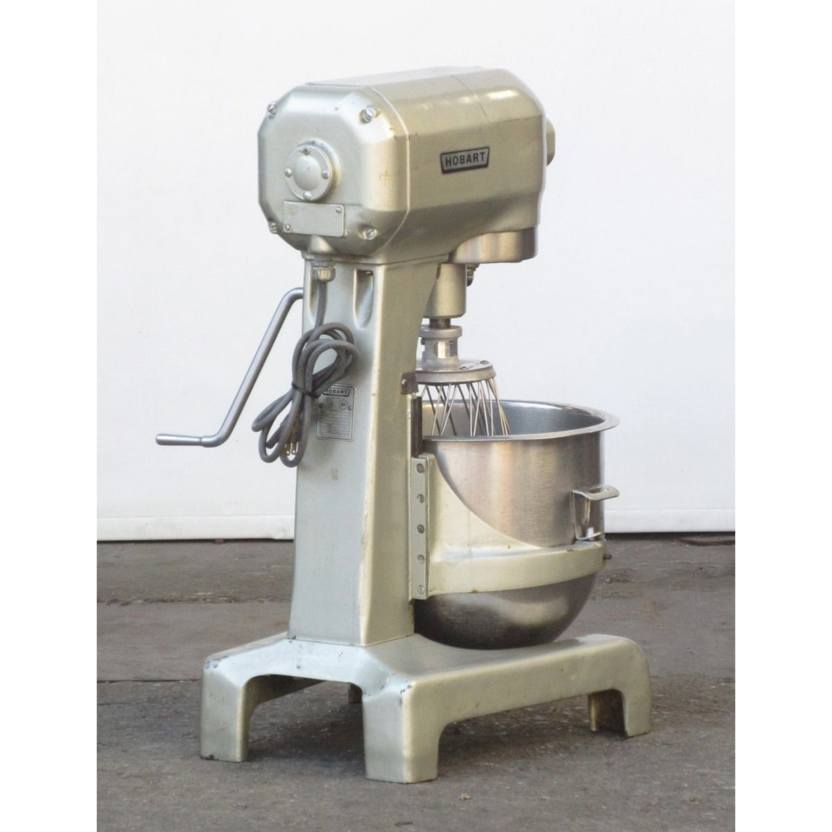 Hobart A200T Mixer 20 Qt, Bowl And 2 Attachments Included, Used Excellent Condition