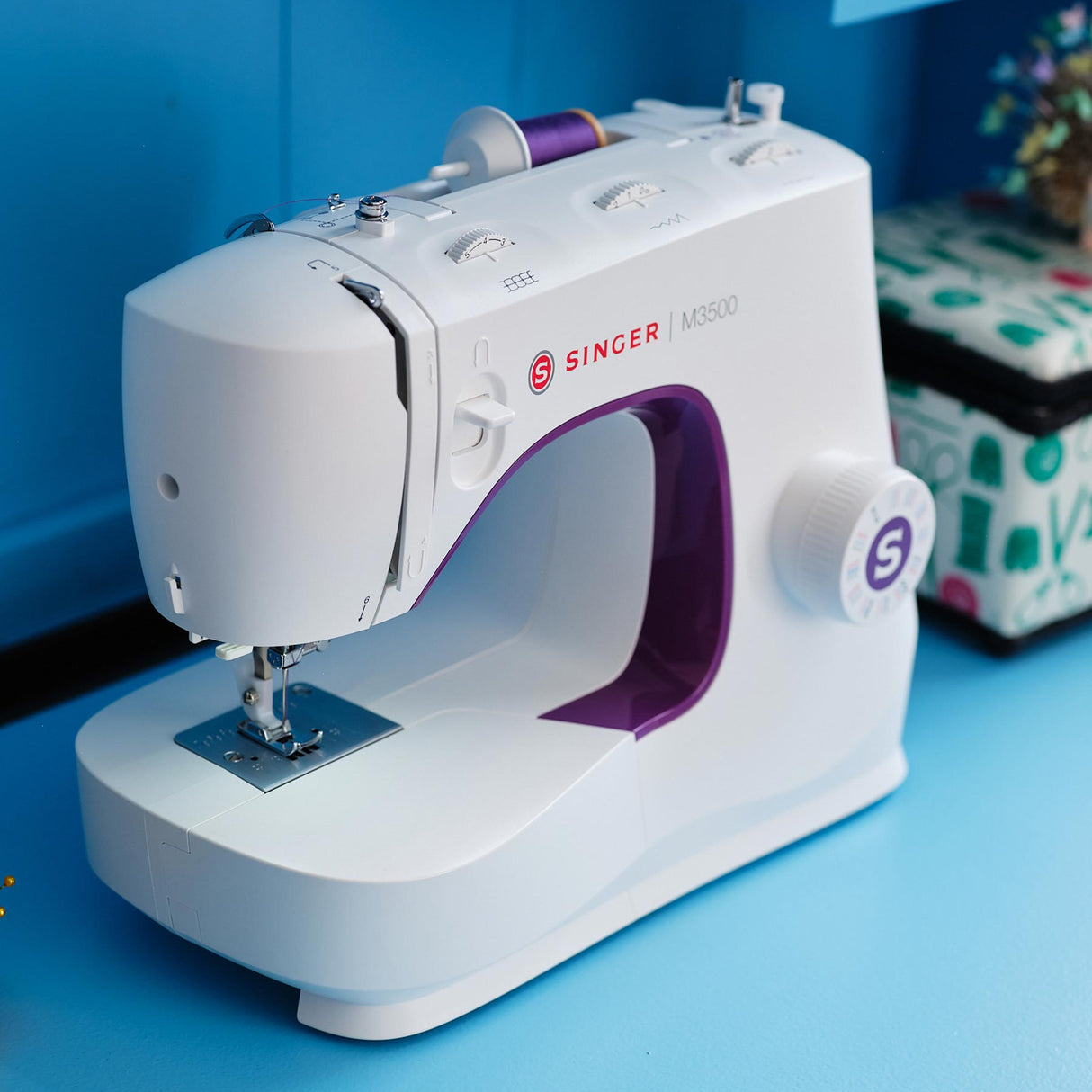 Singer M3500 Sewing Machine - Portable Multi Stitch, 110 Stitch Applications, 15.16 X 7.35 X 10.9 Inches (1 Unit)
