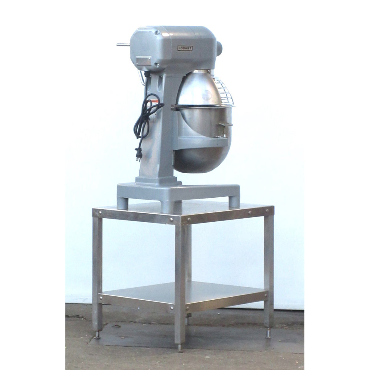Hobart A200 Mixer 20 Qt, Bowl And 2 Attachments Included, Used Excellent Condition