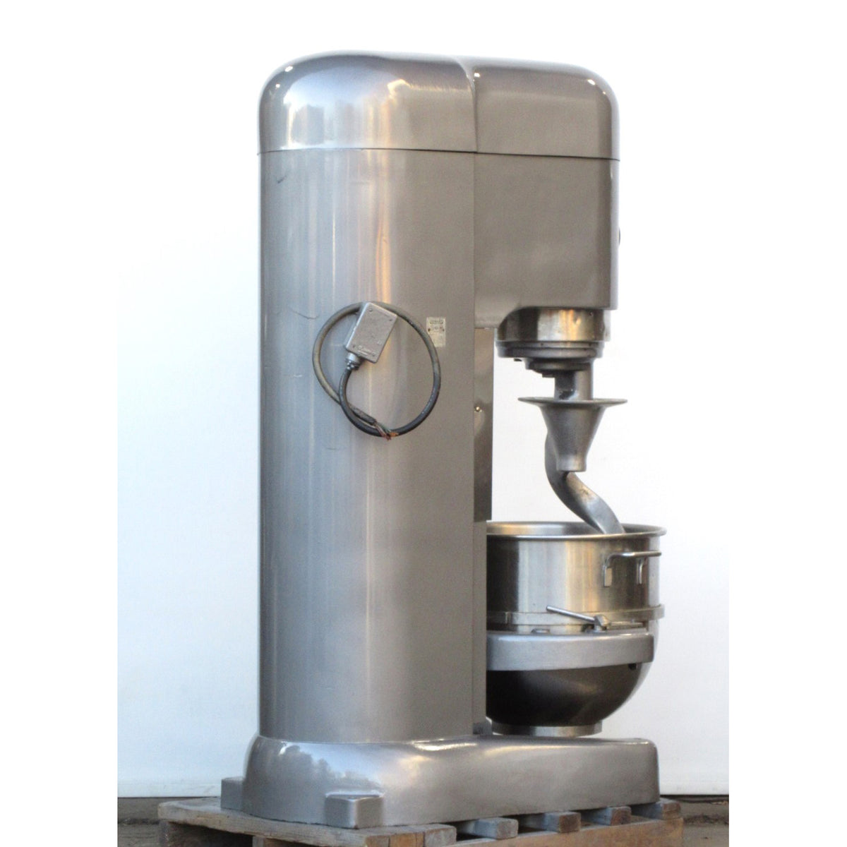Hobart M802 80 Qt Mixer, Bowl And 2 Attachments Included, Used Excellent Condition