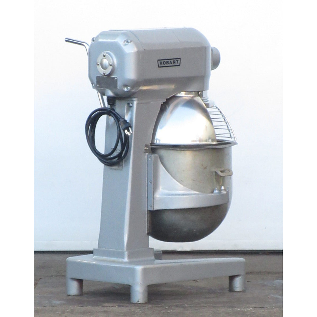 Hobart A200 Mixer 20 Qt, Bowl And 2 Attachments Included, Used Excellent Condition