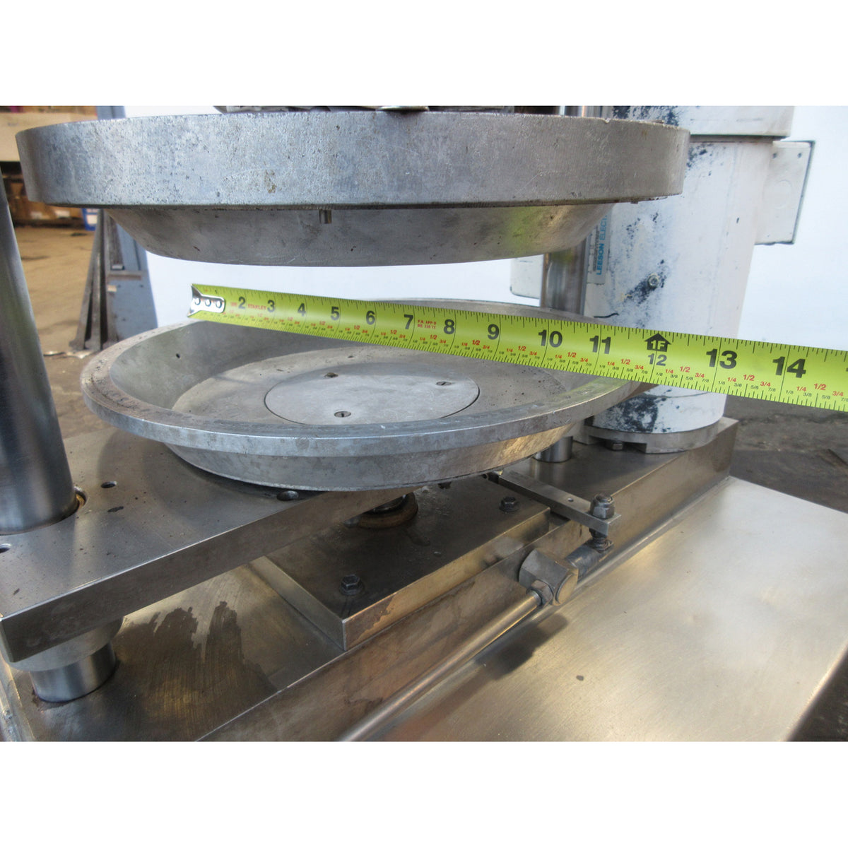 Comtec 2200 Hydraulic Pie Press, Used Excellent Condition