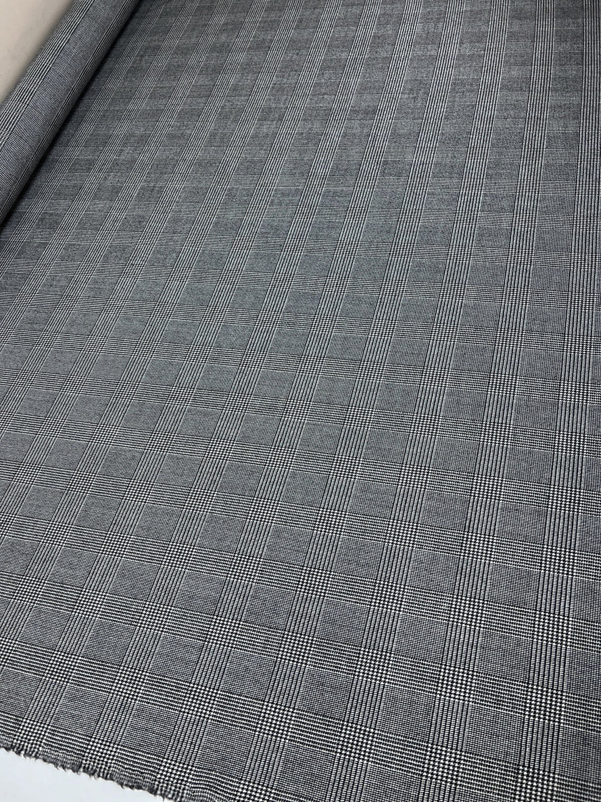 Wool Tweed Houndstooth Gray Checked