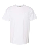 Camiseta unisex teñida de prenda con bolsillo