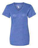 Camiseta de manga corta con cuello en V de rendimiento triblend para mujer