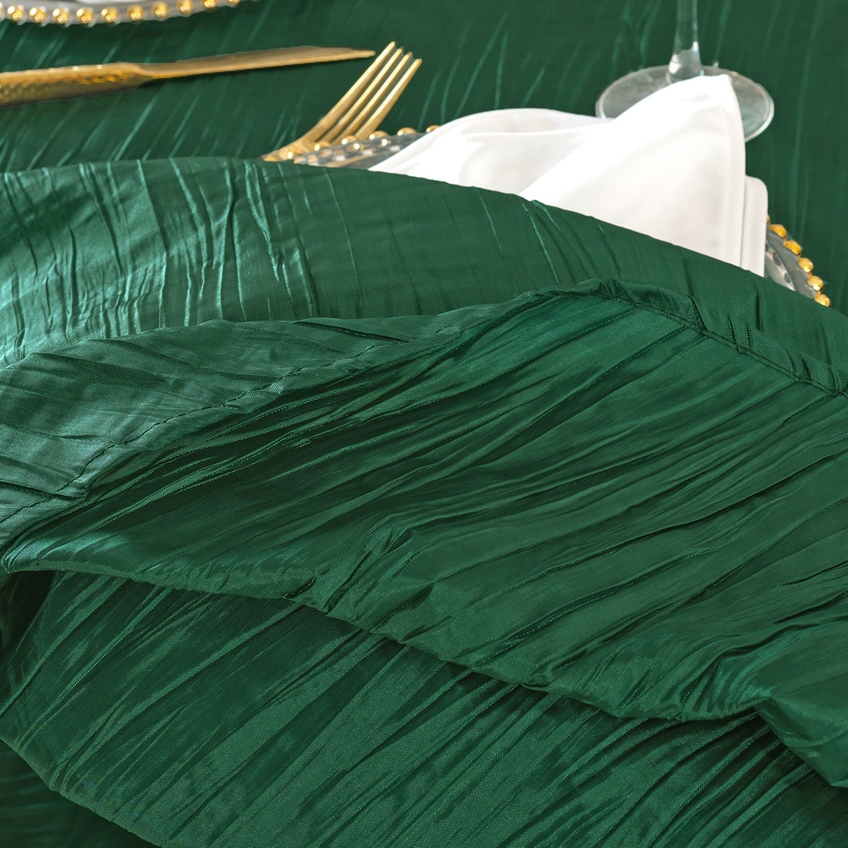 Round Accordion Crinkle Taffeta Tablecloth 120" Hunter Green/Holly Green
