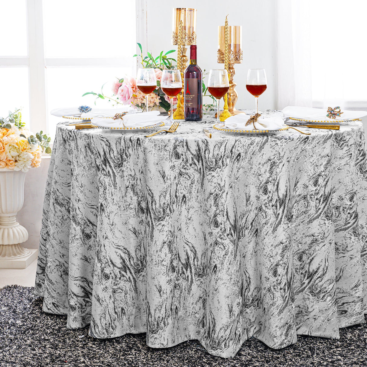 Round Jacquard Polyester Tablecloth 132" White/Black
