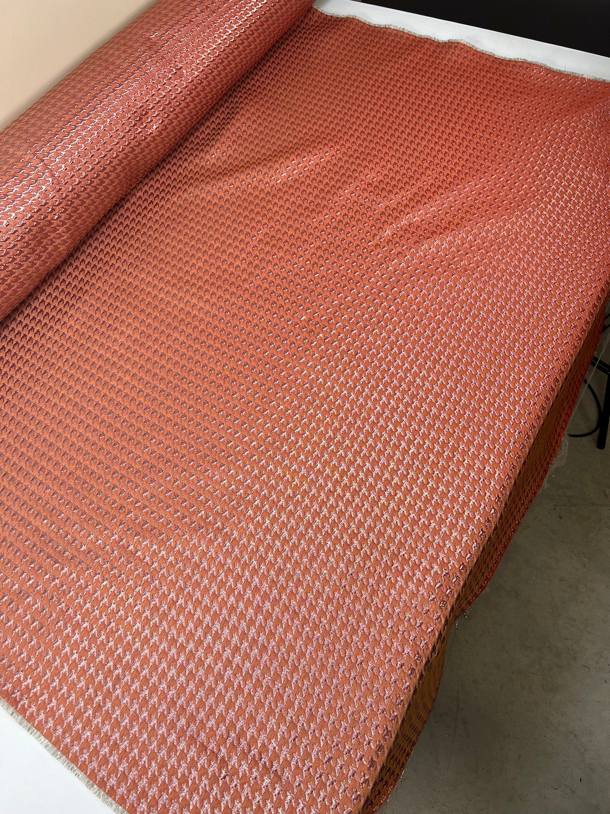 Polyester Matlassé Houndstooth Silver