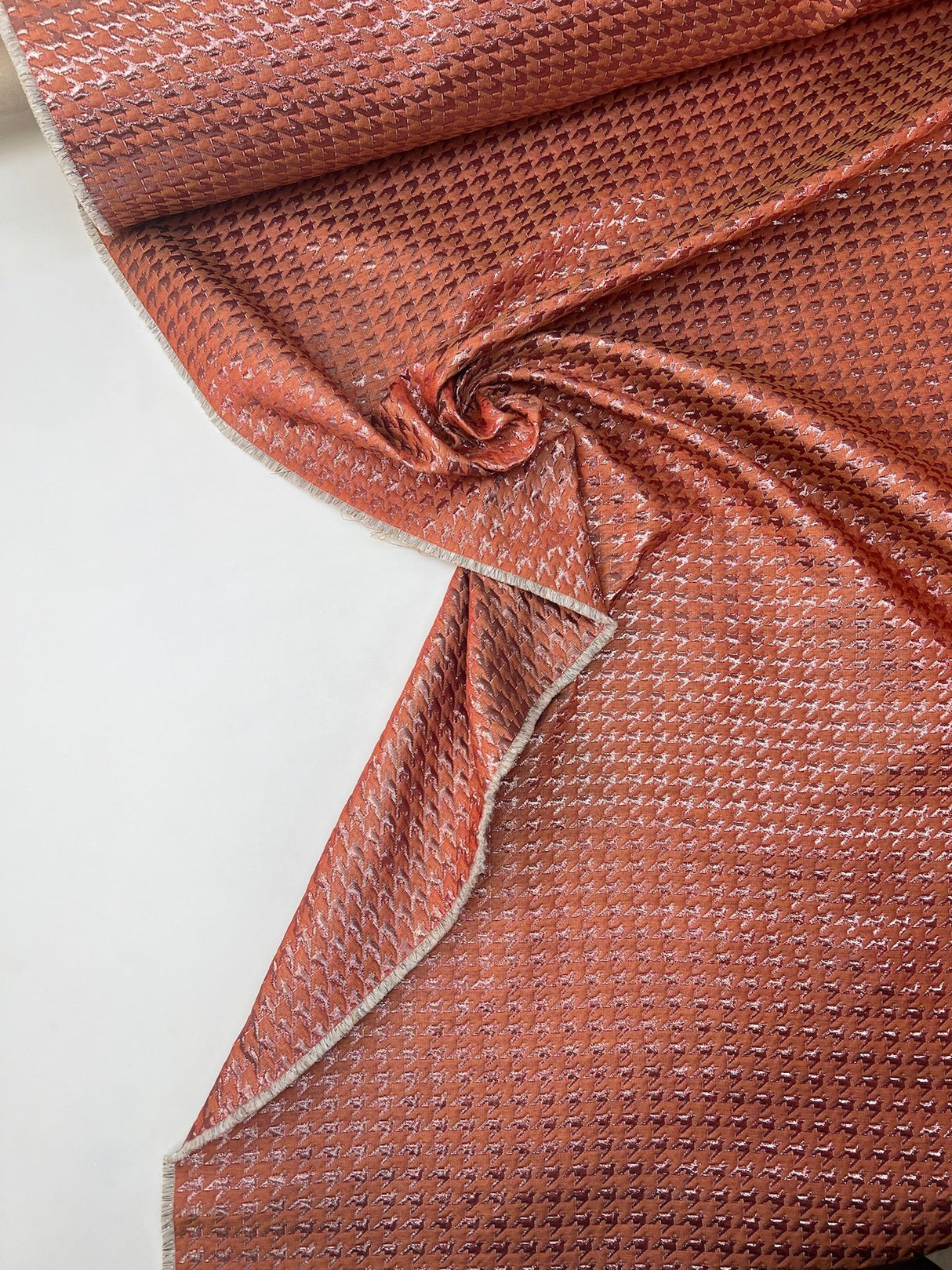 Polyester Matlassé Houndstooth Silver