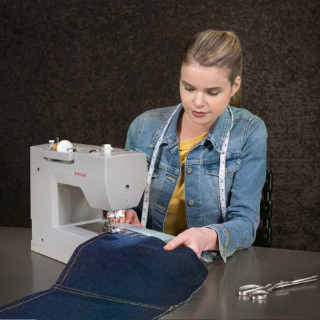 SINGER Heavy Duty 6700C Sewing Machine
